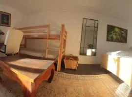 Sleep & Go - Sechsbettzimmer inkl 2 Luftbetten mit Gemeinschaftsbad
