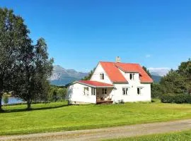 6 person holiday home in Storsteinnes