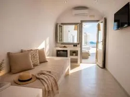 Crater View Suites, Fira Center Caldera Suites with Hot Tubs