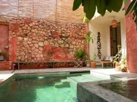 Domus Santa Barbara Apartments with Pool