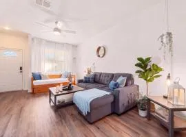 Stylish Modern-Farmhouse Boutique Condo - 2BD 2BA