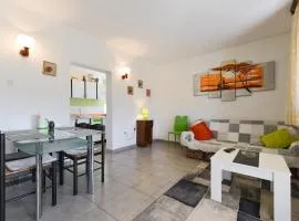 Sunny,spacious apartmant Pag