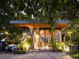 Guru Giri Forest Cabin 2BR 8 Pax with Breakfast
