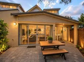 Maggies Beach House Spring by the Sea