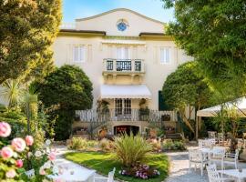 Hotel Club I Pini - Boutique Hotel & Residenza d'Epoca，位于利多迪卡马约雷的酒店