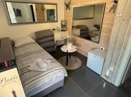 HA-LU Studio Apartman