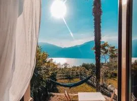 Studio with private garden by GardaDoma