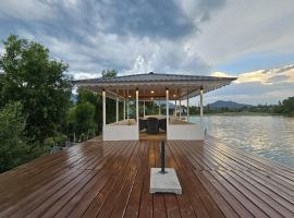 Dilshad Houseboats，位于斯利那加的酒店