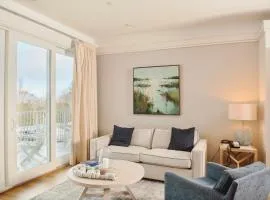 Charming Captain Suite 204 in Bay Harbor, perfect for couples with a cozy vibe.