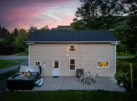 NEW HOT TUB Game Room Firepit Near Windham