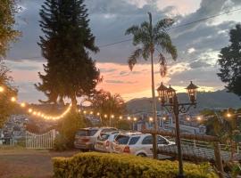 Hotel Mirador San Jose Santa Rosa de cabal，位于圣罗莎德卡瓦尔的酒店