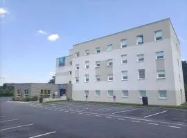 兰斯蒂卢瓦宜必思快捷酒店