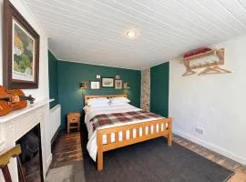 Coastal Cottage Retreat Steps from the Beach - Pass the Keys