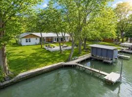 Lake McQueeney Retreat - BBQ - Pickleball - Views