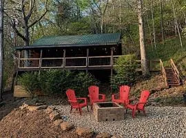 UnBearably Cozy - pool table, fire pit, central location