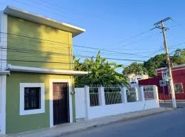 Casa verde El Platanar con Jardín Tropical Calkiní