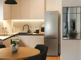 MODERN ESCAPE apartment with garage