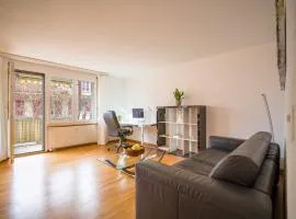 Bern Flat close to Center with Balcony and Bundeshaus Aare View