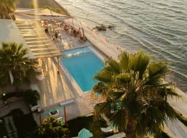 Agoulos Beach Hotel，位于阿凯松的酒店