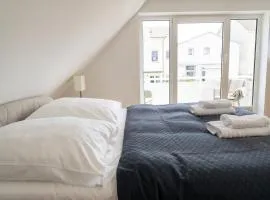 Moderne und gemütliche Dachgeschosswohnung mit Balkon, zentrale & ruhige Lage, 500m zum Strand