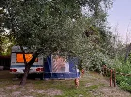 Kanukamp, Kemping nad rzeką