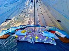 Tipi sous les étoiles