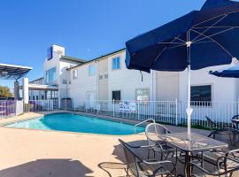 特雷尔6号汽车旅馆，位于特勒尔的酒店