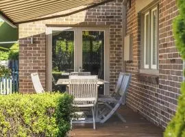 Bradman View Bowral Garden and Fireplace Retreat