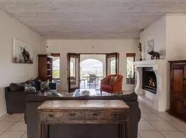 Barton Dove near Hermanus Pool Hot Tub