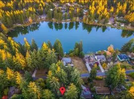 2BR Lakefront Cottage Fireplace Quiet Retreat