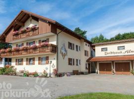 Landhaus Almer，位于茨维泽尔的酒店