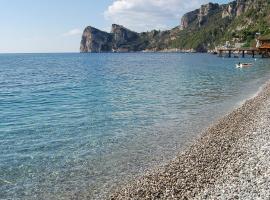 Marina del Cantone Chalet，位于纳拉诺的酒店