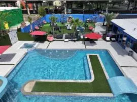 Blue Crawfish Boutique Hotel & Pool Bar