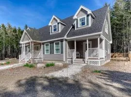 Secluded Dog-Friendly Getaway w/ Free WiFi, Private Washer/Dryer, Furnished Deck
