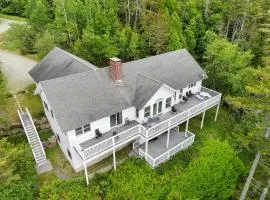 Comfortable bayfront home with beautiful views, large deck & on-site tennis