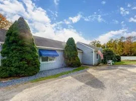 Colorful duplex home with a large yard, deck, WiFi, & ideal Midcoast location