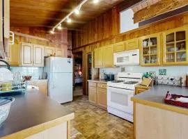 Stunning artist's retreat with ocean view & amazing deck, near Reid State Park