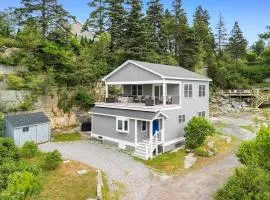 Captain's Quarters, newly renovated home with hot