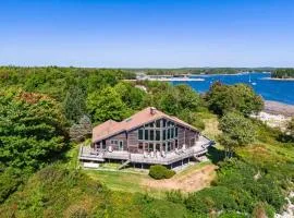 Clark Point Cottage, ocean access, panoramic views