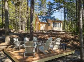 Lindquist Cottage | Waterfront Studio with King Bed