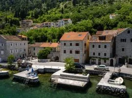 Historic Waterfront Apartment