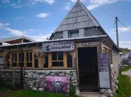 Biker Bunkhouse,8 guests group room with private bathroom