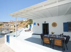 Onar Sifnos by the sea