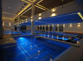Aqvatonic Hotel - Steaua de Mare，位于艾福雷诺德的带泳池的酒店