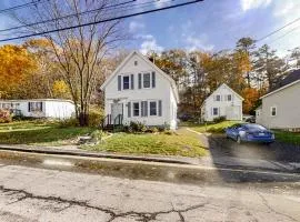 Coastal home with new, full kitchen, walkable downtown location