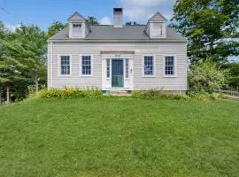 Historic riverfront home with boathouse & private dock - dogs OK