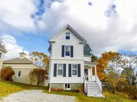 Newly Renovated Haven w/ Deck, Walk to Shops, Dining & Marina, Pet friendly