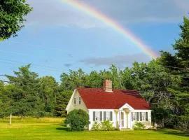 Charming Seaside Cottage with a Gas Fireplace, Spacious Patio, and Nearby Hiking