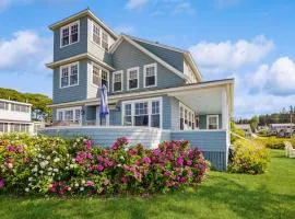 Oceanfront home incredible ocean views, deck & location