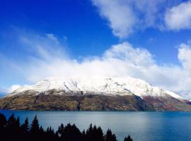 Queenstown Lakeview Holiday Home-5mins to town，位于皇后镇的酒店